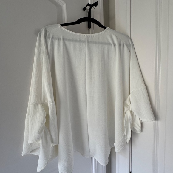 White Entro Batwing Top - Picture 3 of 4